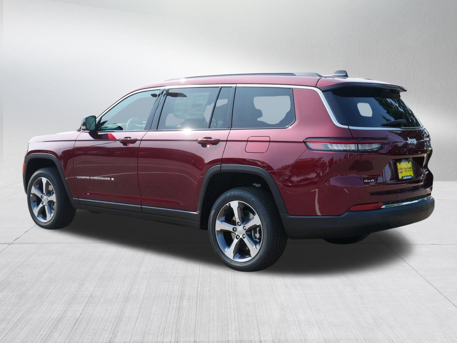 2025 Jeep Grand Cherokee Limited photo 3