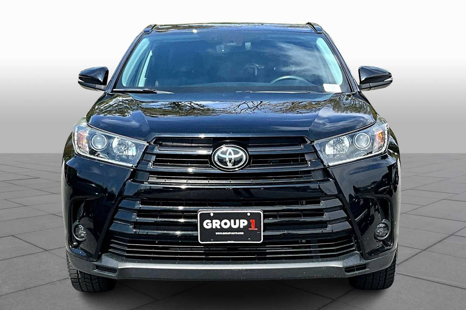 2019 Toyota Highlander SE photo 2