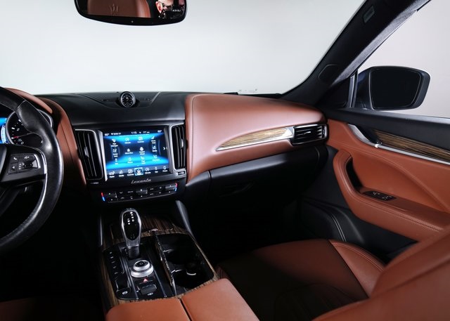 2017 Maserati Levante Base photo 8