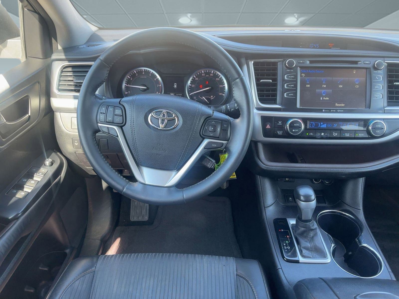 2016 Toyota Highlander LE photo 23