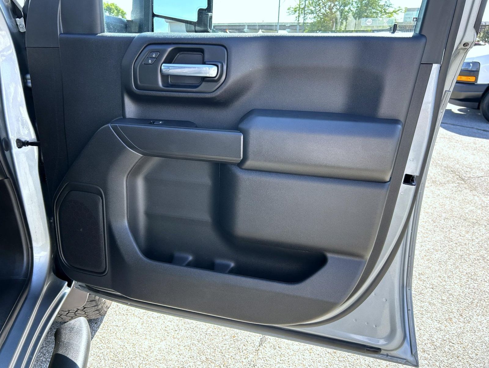 2024 Chevrolet Silverado 2500HD Custom photo 16