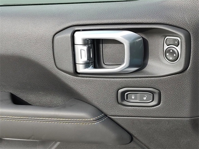 2024 Jeep Wrangler Sahara photo 25