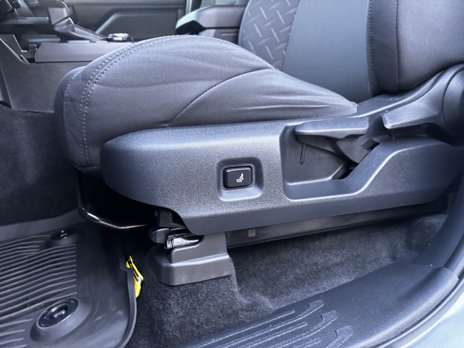 2025 Toyota Tacoma SR 4x4 photo 19