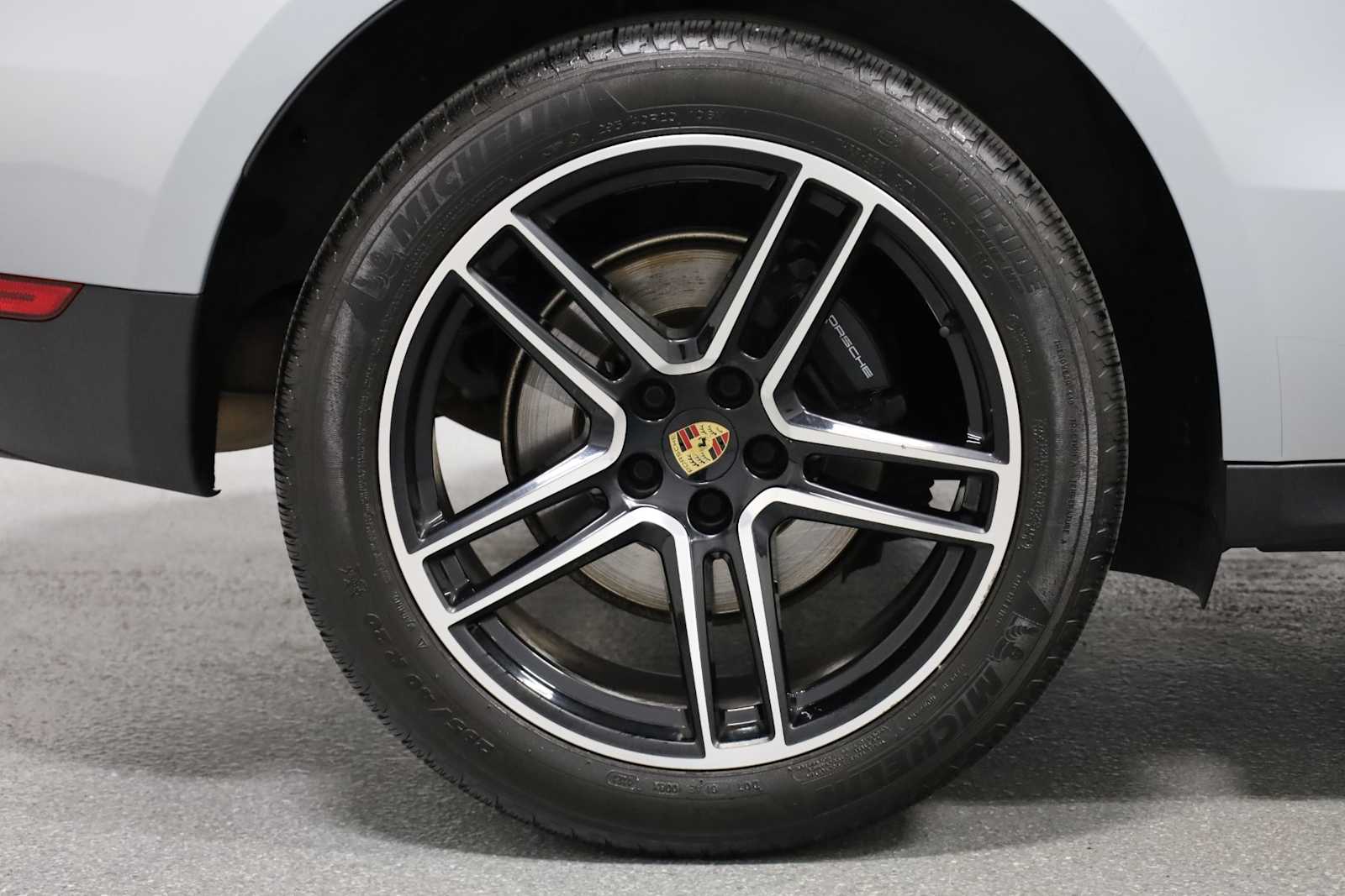 2021 Porsche Macan Base photo 35