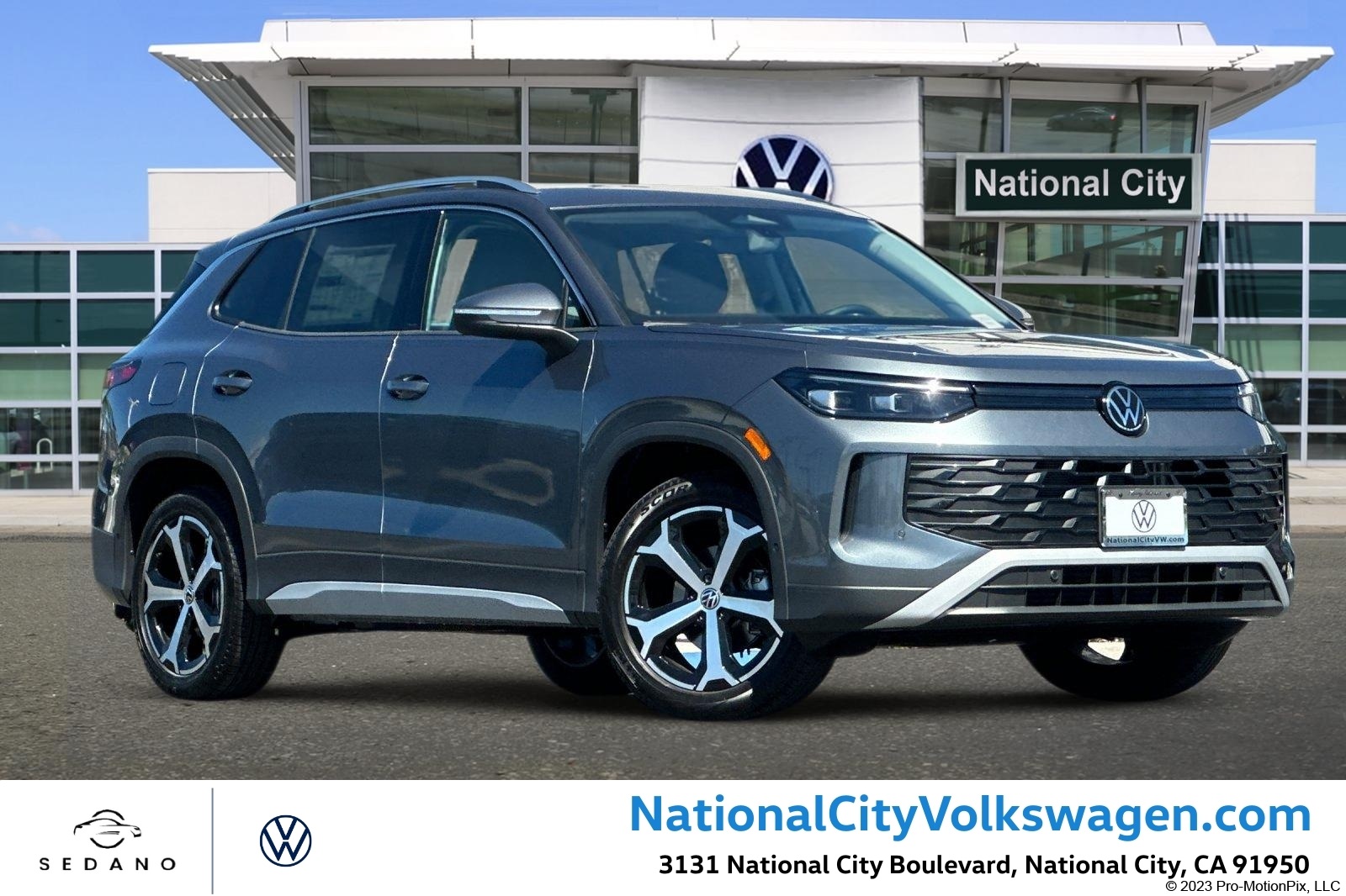 2025 Volkswagen Tiguan SE's photo