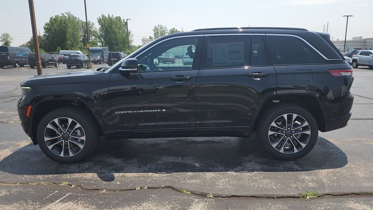 2025 Jeep Grand Cherokee Overland photo 5