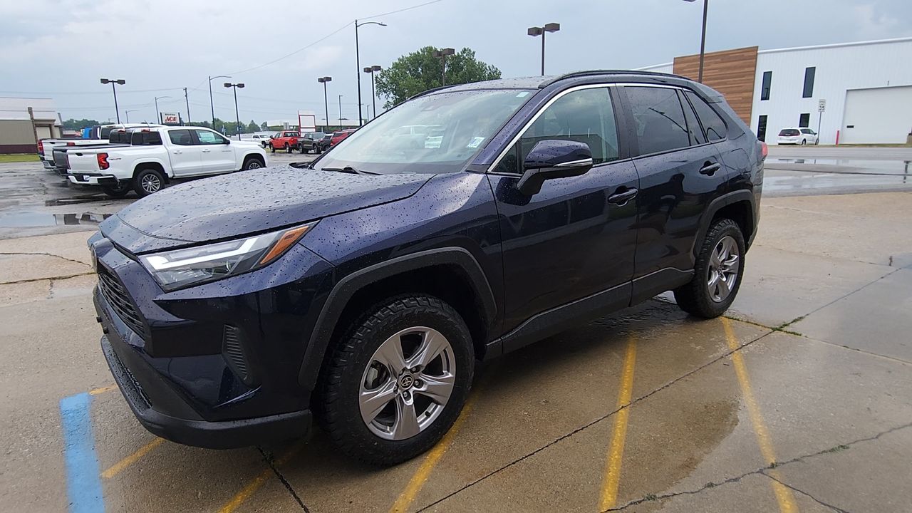 2023 Toyota RAV4 XLE photo 3
