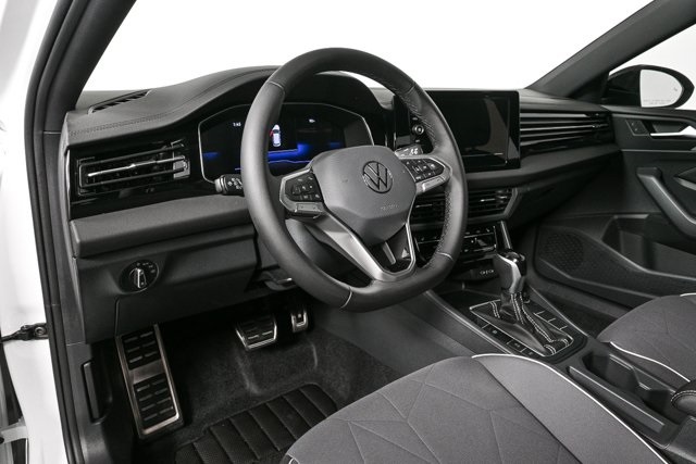 2025 Volkswagen Jetta 1.5T Sport photo 4