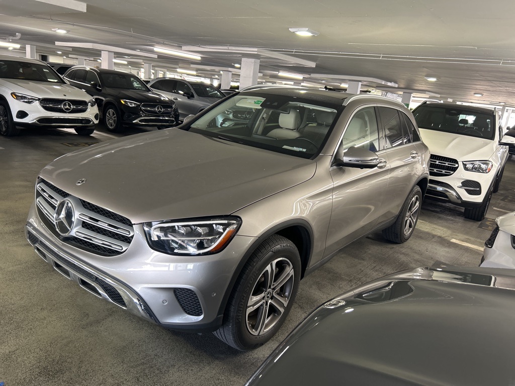 2022 Mercedes Benz GLC 300 photo 3