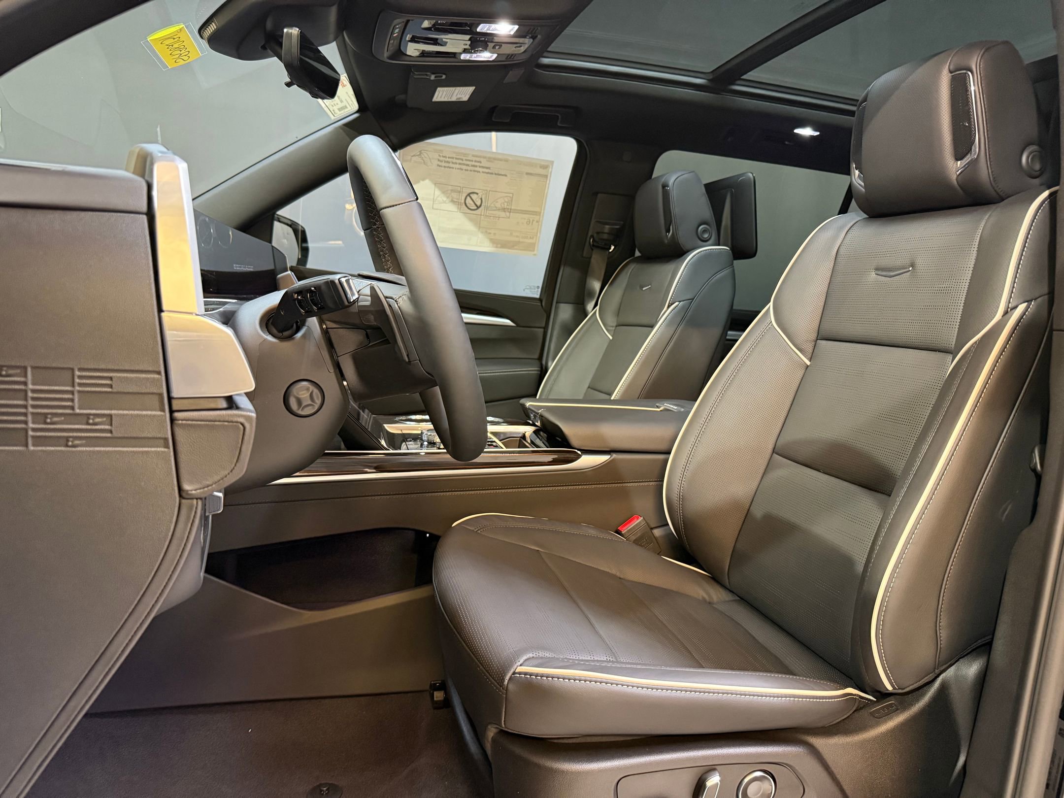 2025 Cadillac Escalade ESV Premium Luxury photo 3