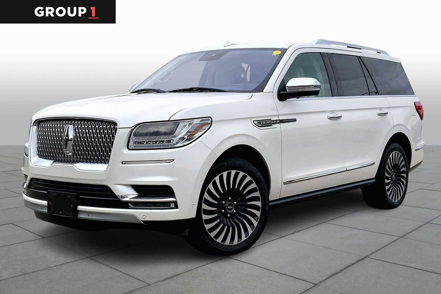 2018 Lincoln Navigator Black Label's photo