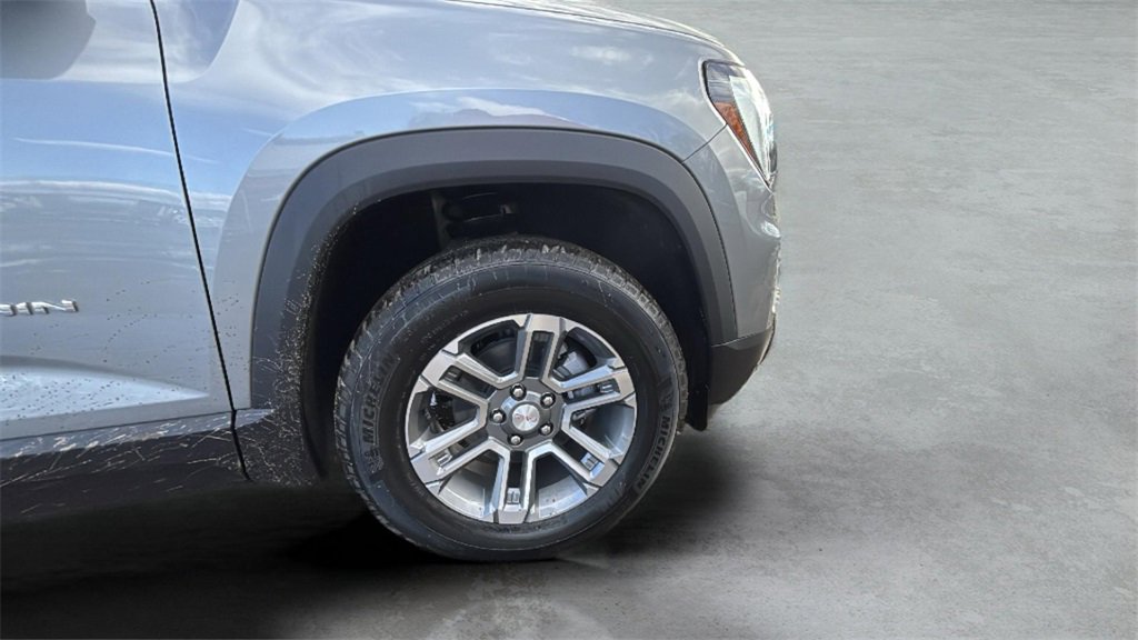 New 2025 Sterling Metallic GMC Elevation image 13