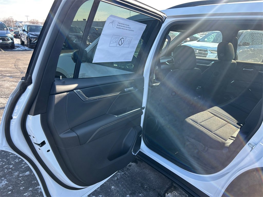 2026 GMC ACADIA - Image 32