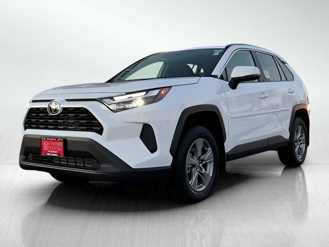 2025 Toyota RAV4 XLE's photo