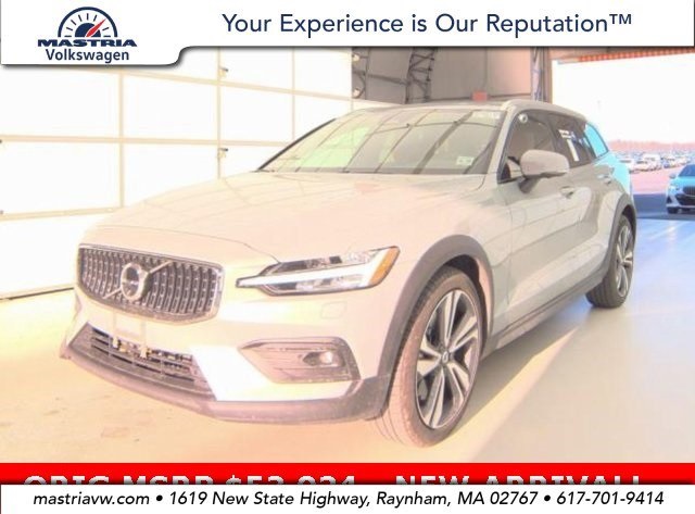 2025 Volvo V60 Cross Country Plus's photo