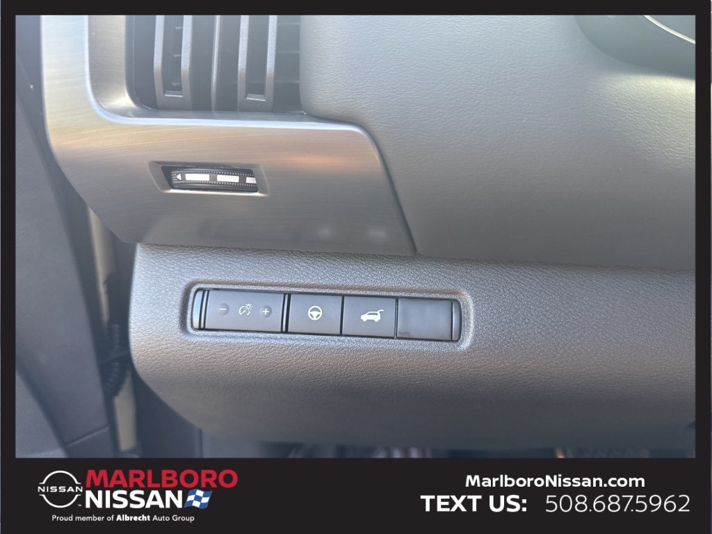 2025 Nissan Pathfinder SL photo 18