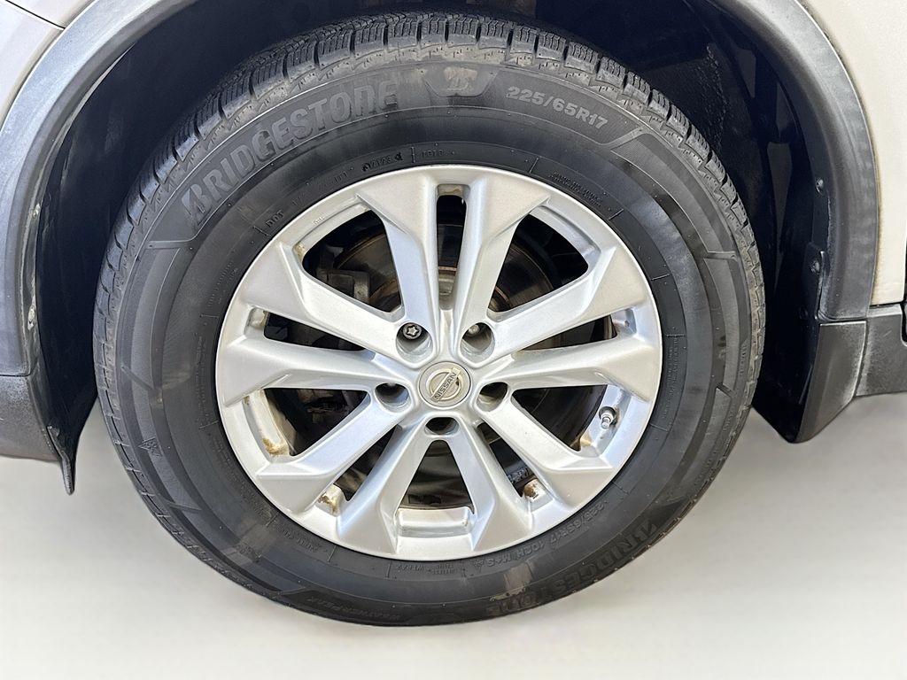 2015 Nissan Rogue SV photo 37