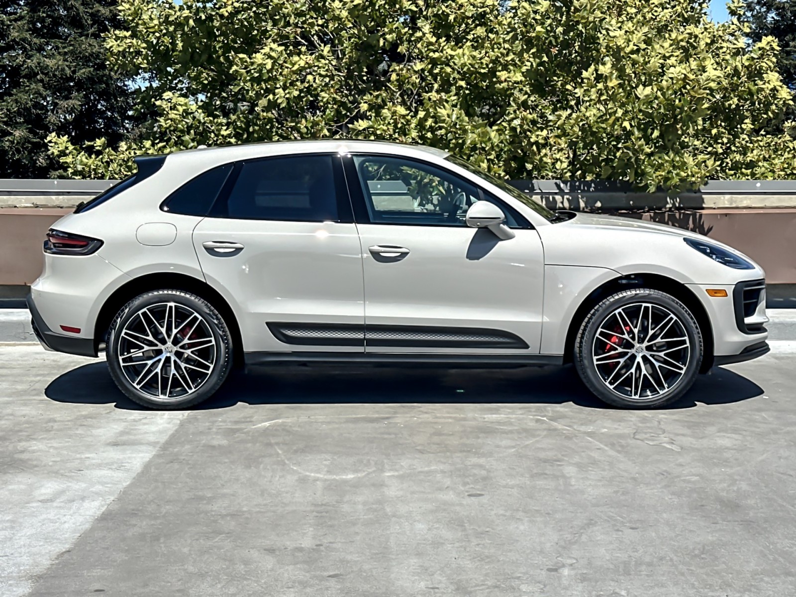 2025 Porsche Macan S photo 7