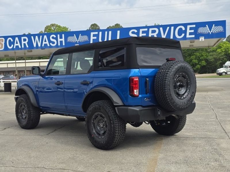 2025 Ford Bronco Base photo 2