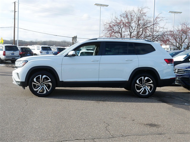 2022 Volkswagen Atlas SEL photo 3