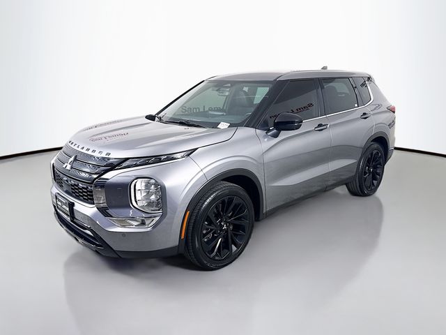 2023 Mitsubishi Outlander Black Edition photo 3