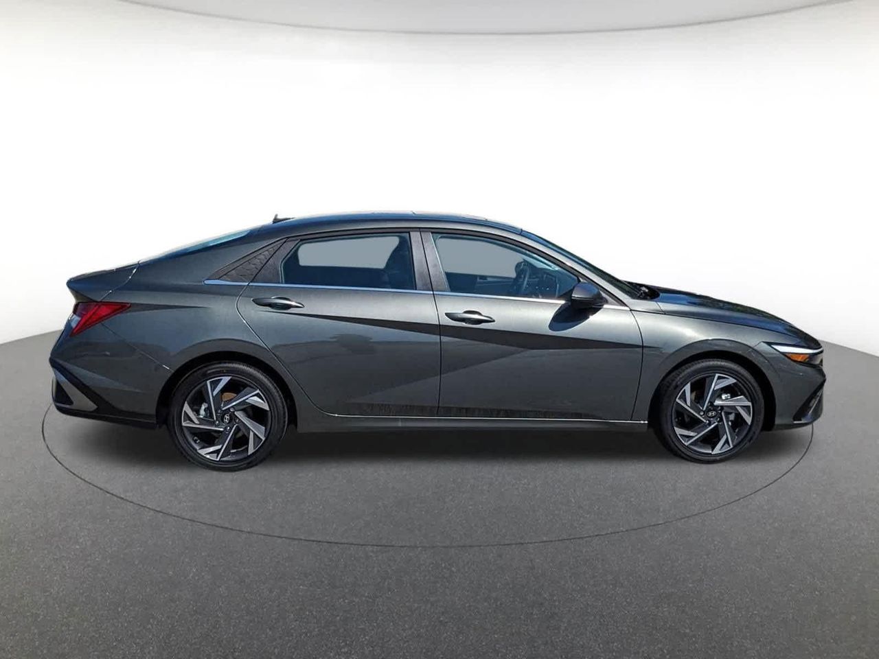 2025 Hyundai Elantra Limited photo 3