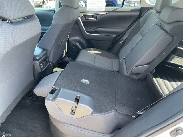 2020 Toyota RAV4 Hybrid XLE photo 25