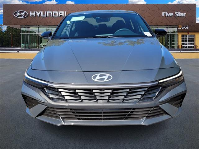 2025 Hyundai Elantra SEL Sport photo 2