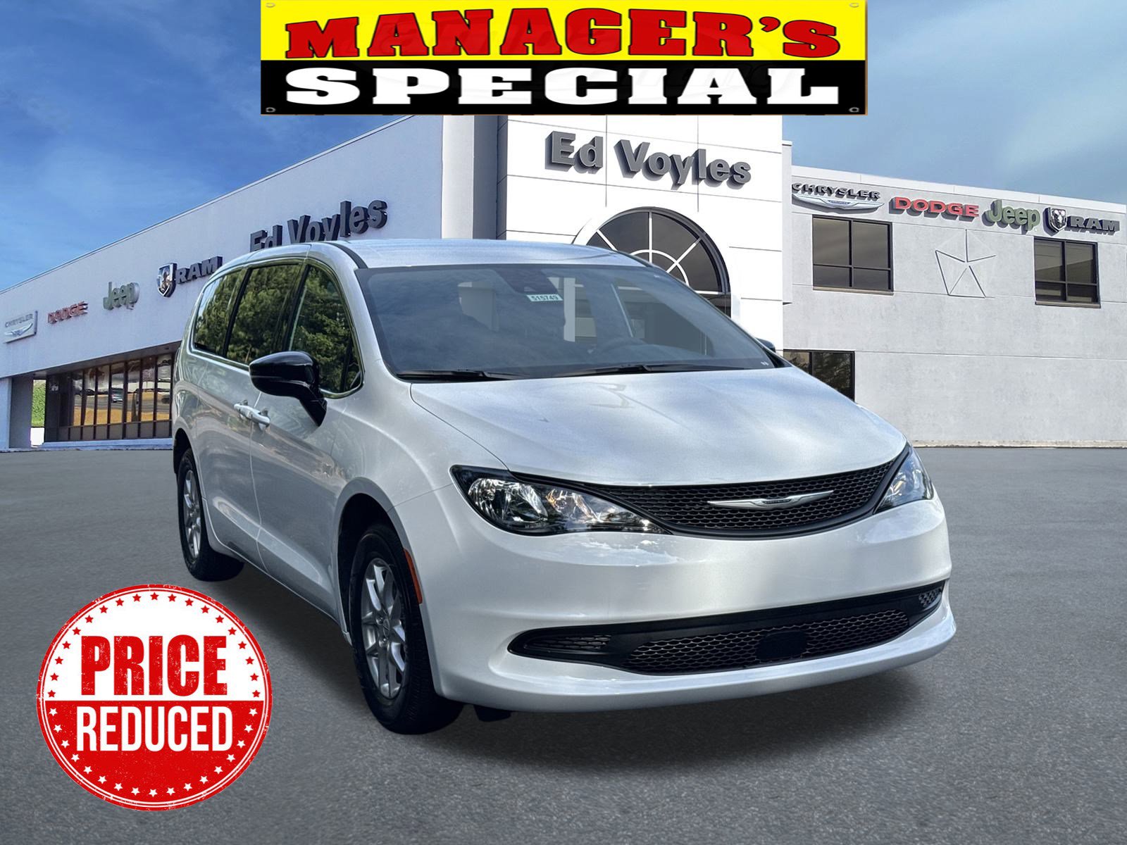 2025 Chrysler Voyager LX's photo