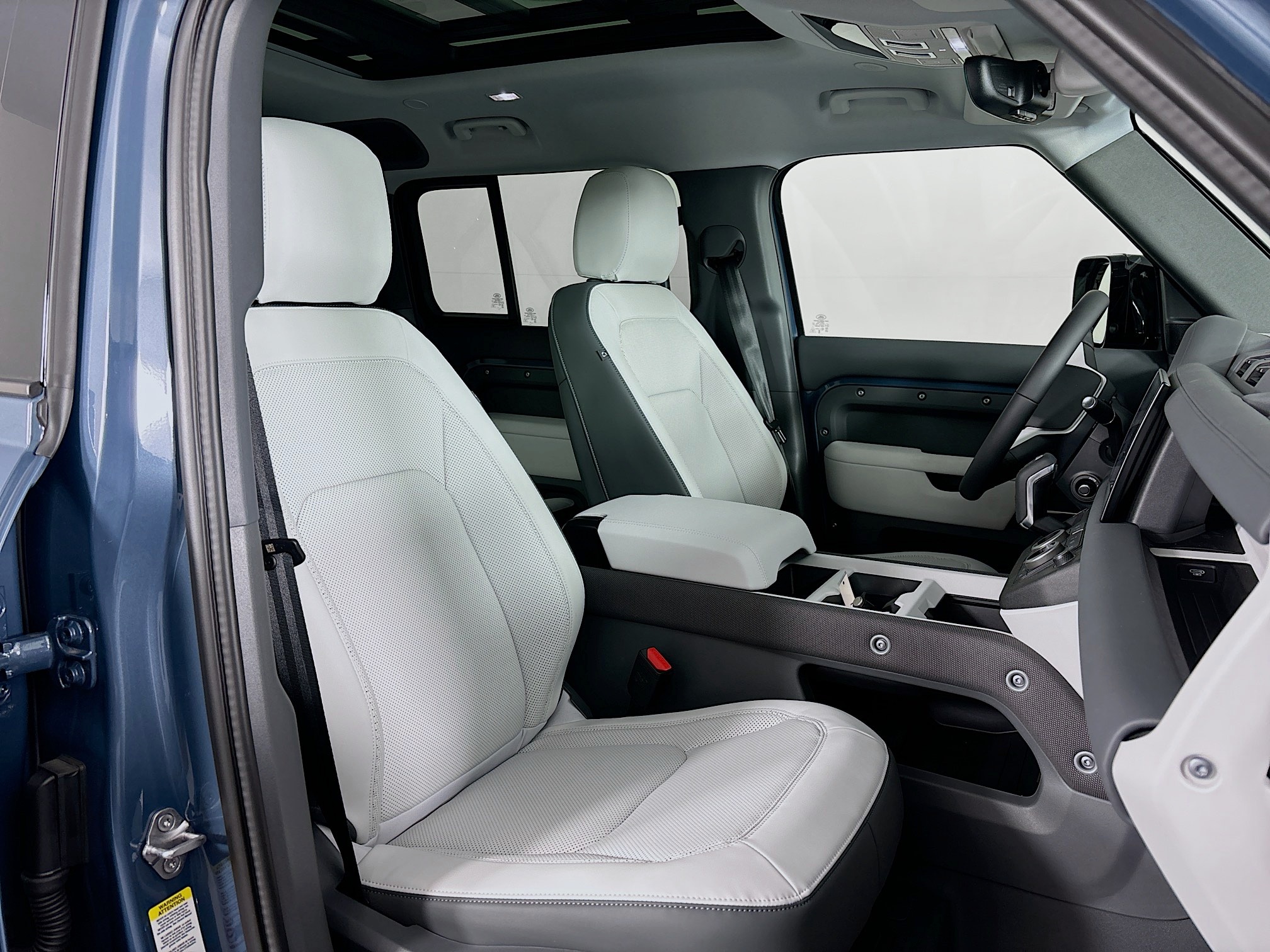 2025 Land Rover Defender 110 S photo 22
