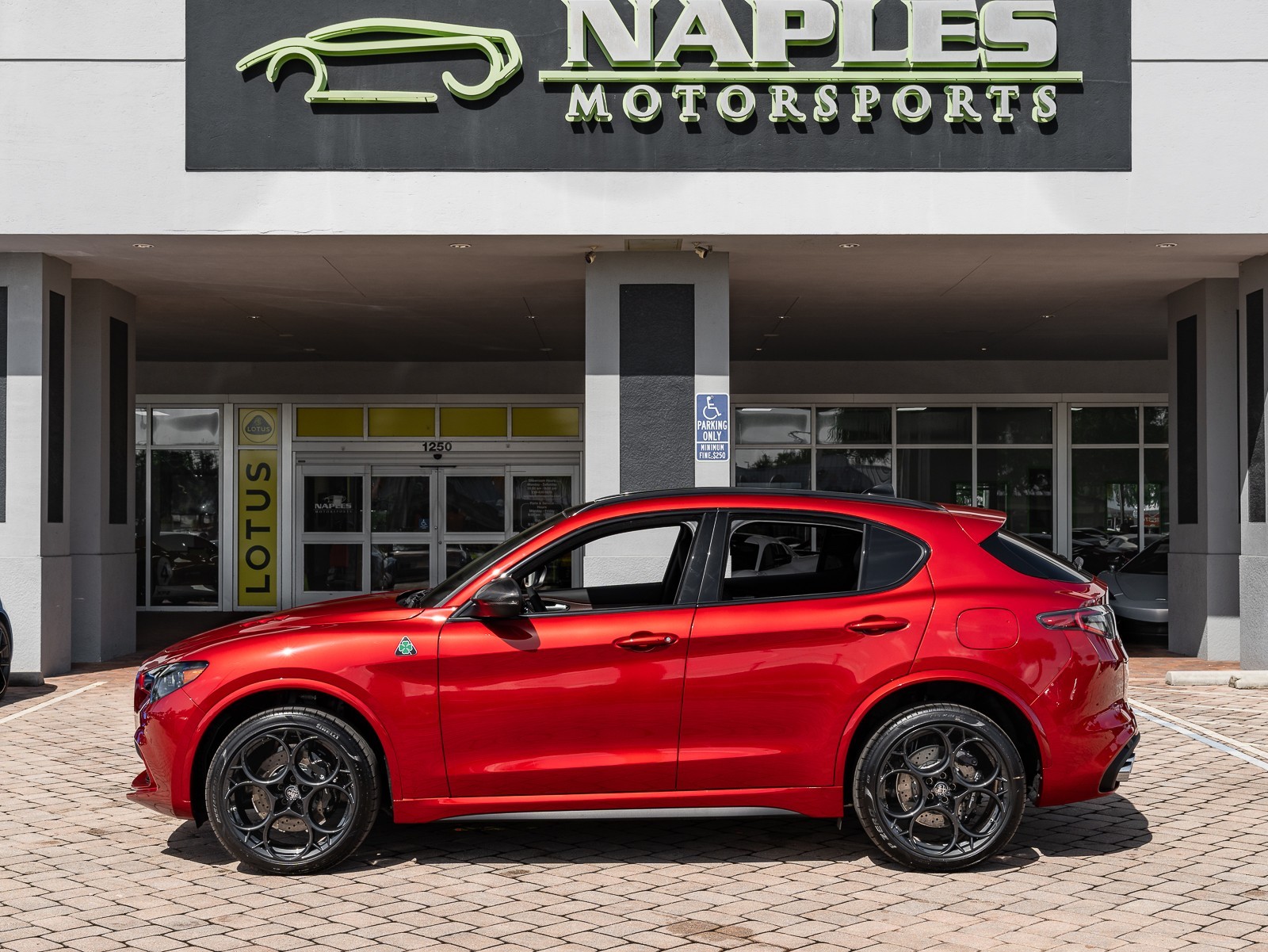 2024 Alfa Romeo Stelvio Quadrifoglio photo 32