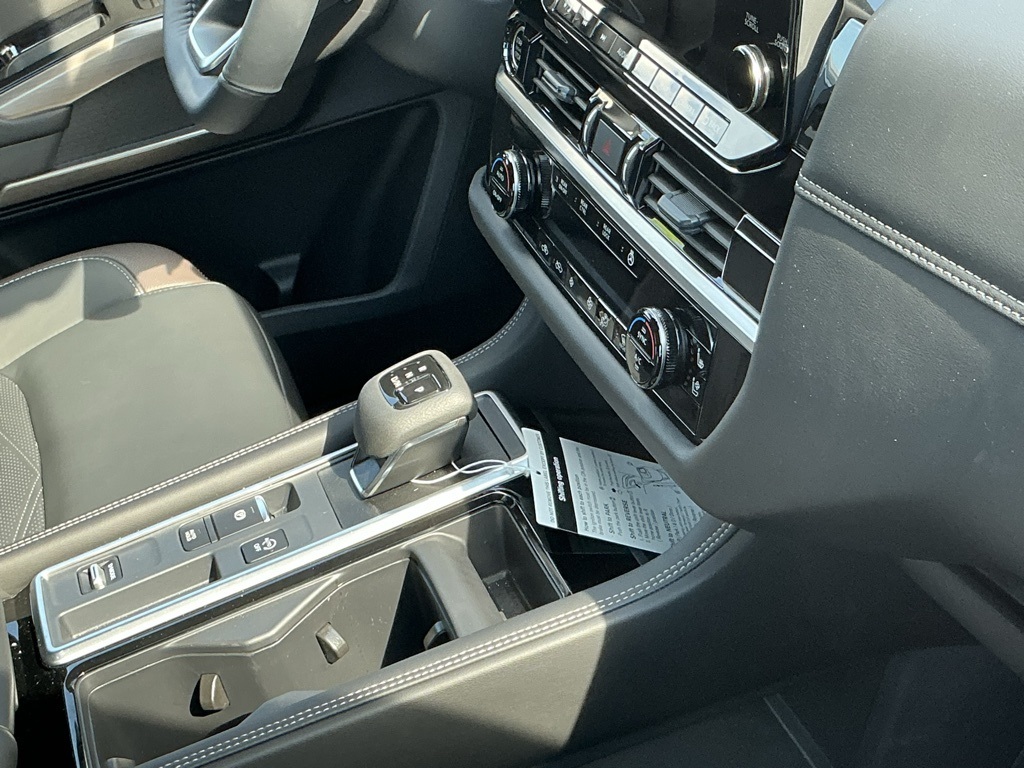2024 Nissan Pathfinder Platinum photo 6