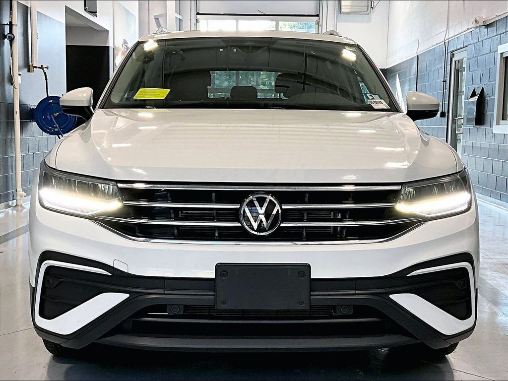 2022 Volkswagen Tiguan SE photo 2