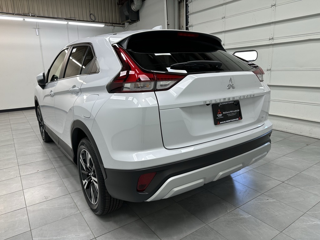 2025 Mitsubishi Eclipse Cross SE photo 3