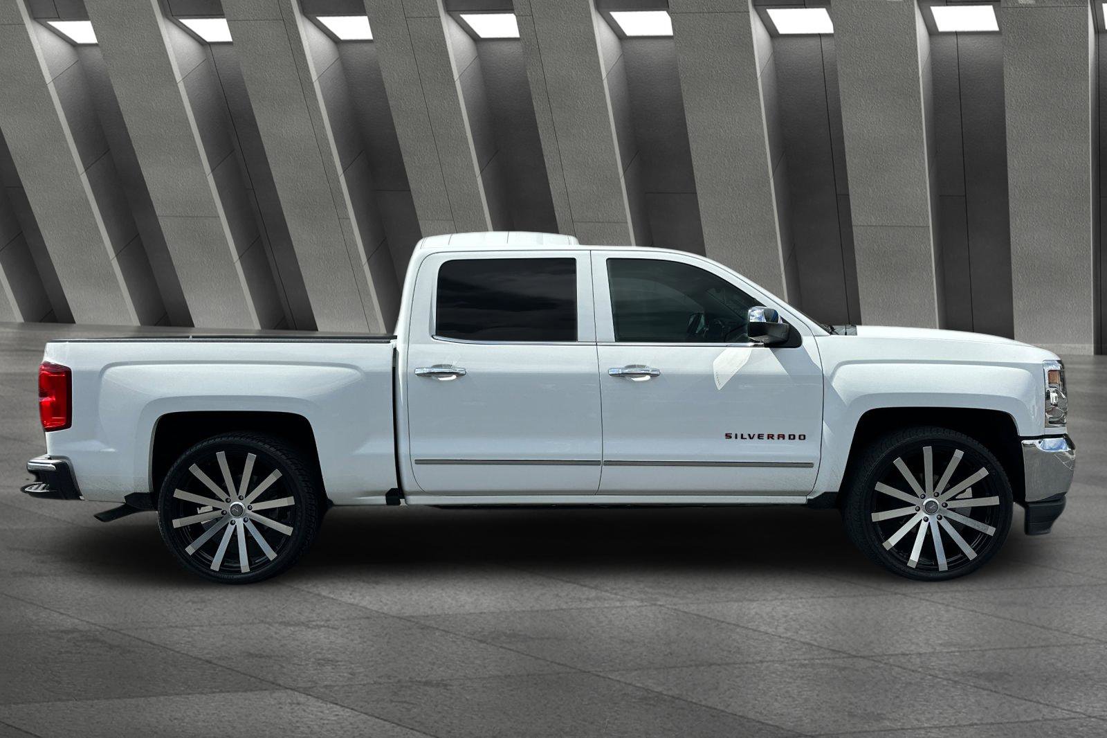 2016 Chevrolet Silverado 1500 LTZ photo 2