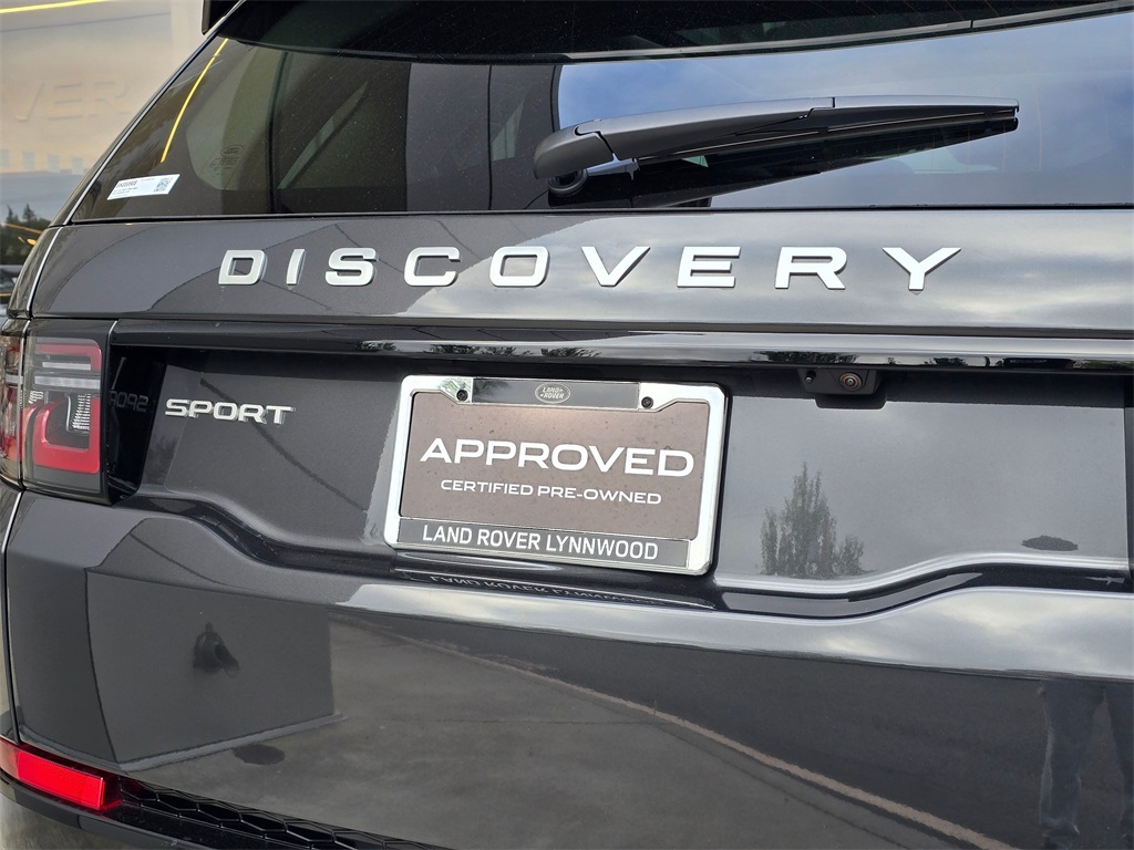 2025 Land Rover Discovery Sport S photo 8