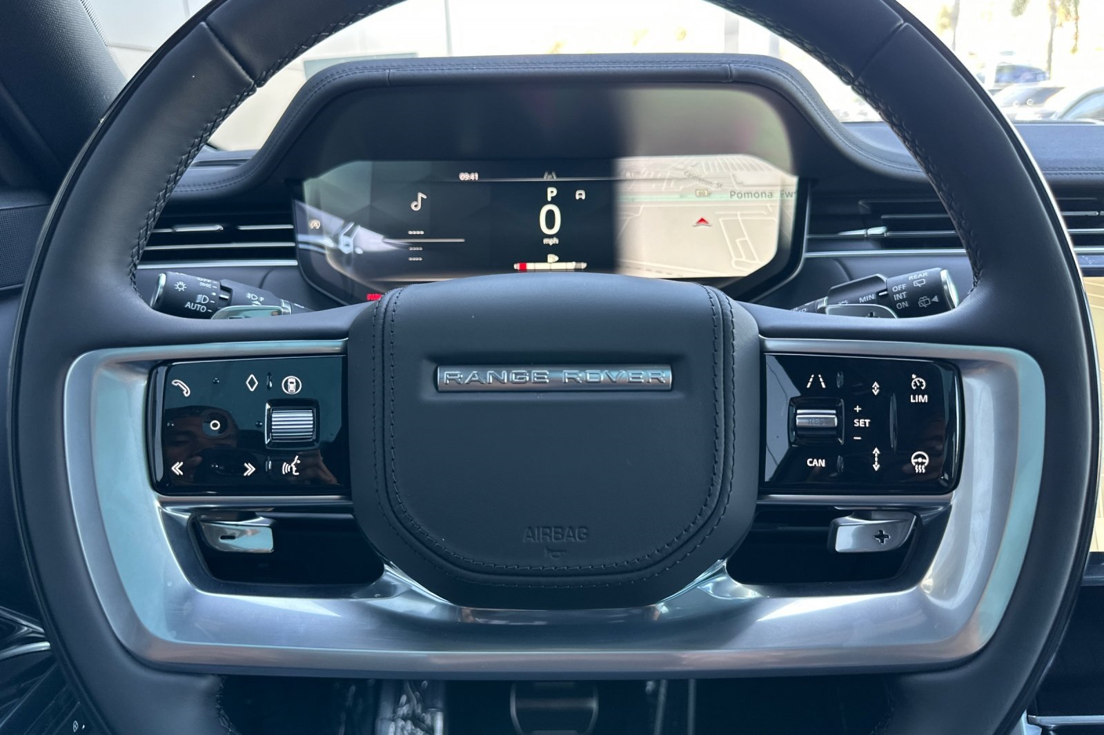 2025 Land Rover Range Rover SE photo 23