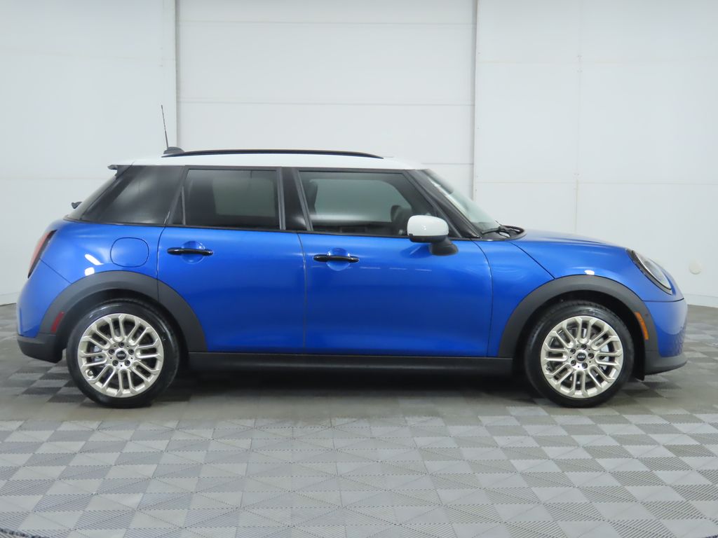 2026 Mini Cooper 4 Door Hardtop Iconic photo 4