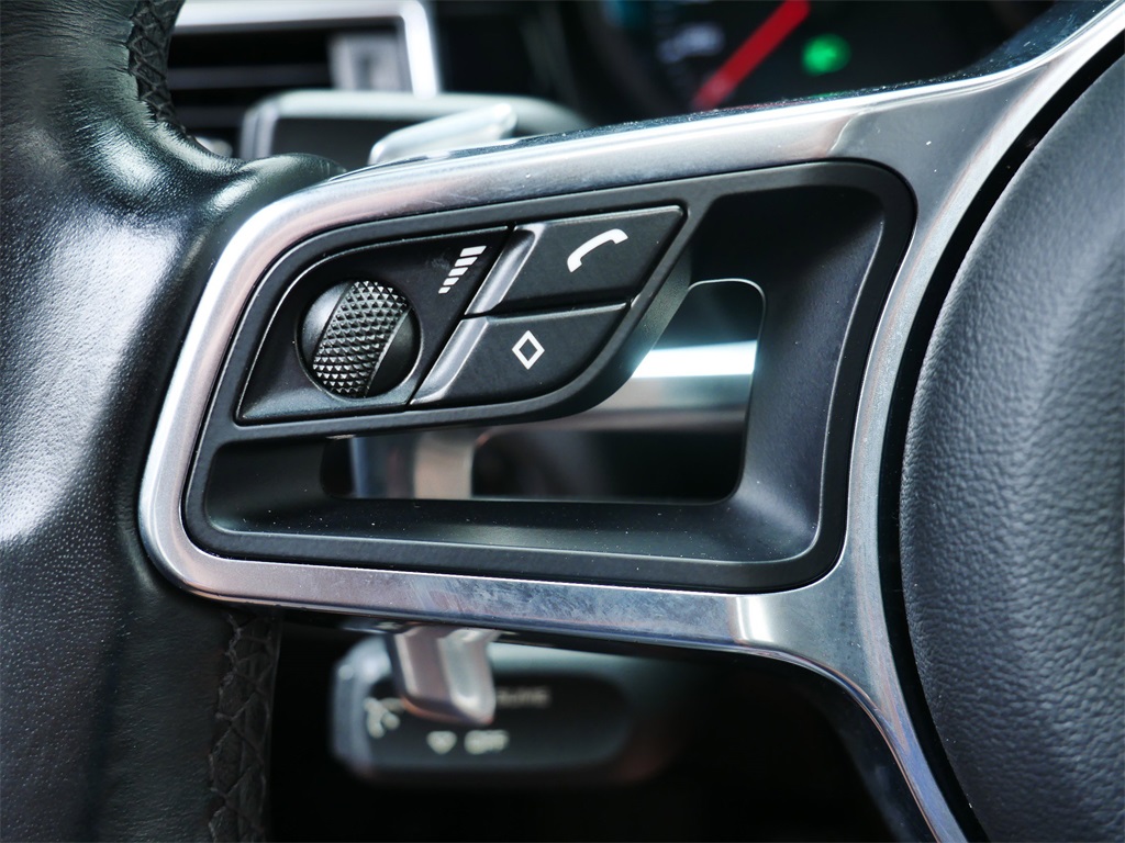 2018 Porsche Macan photo 19