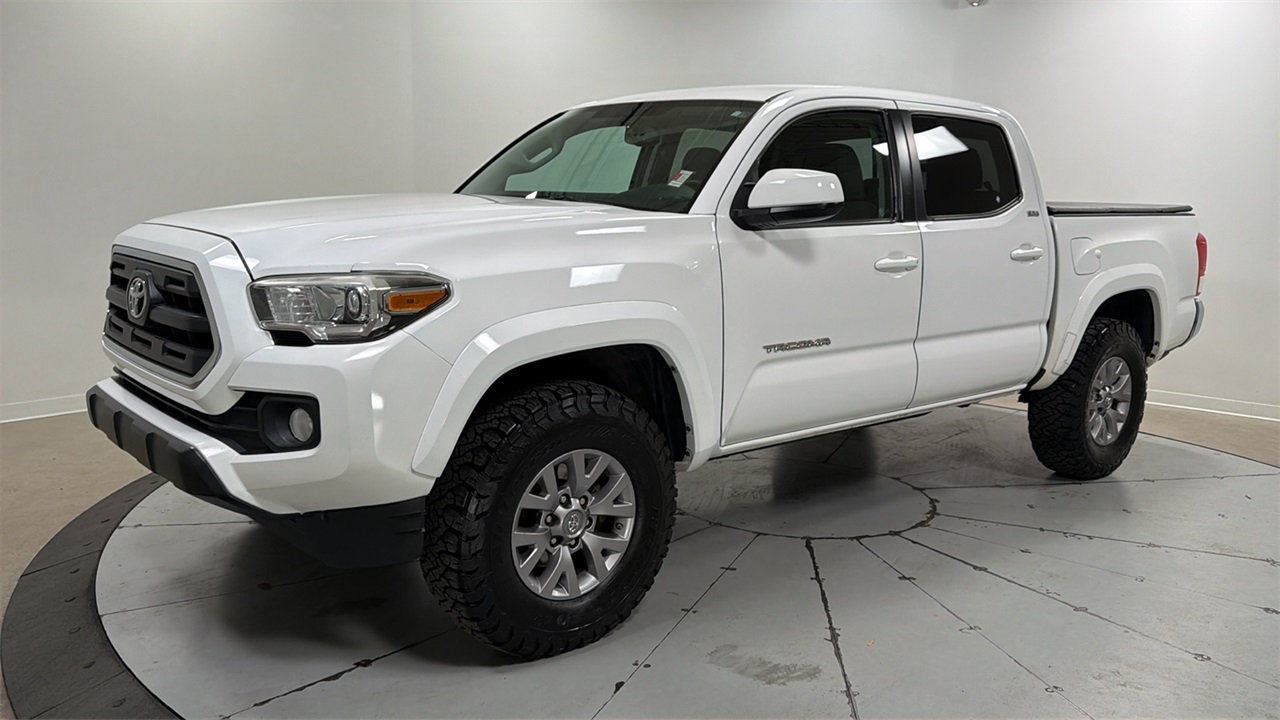 2017 Toyota Tacoma SR5's photo