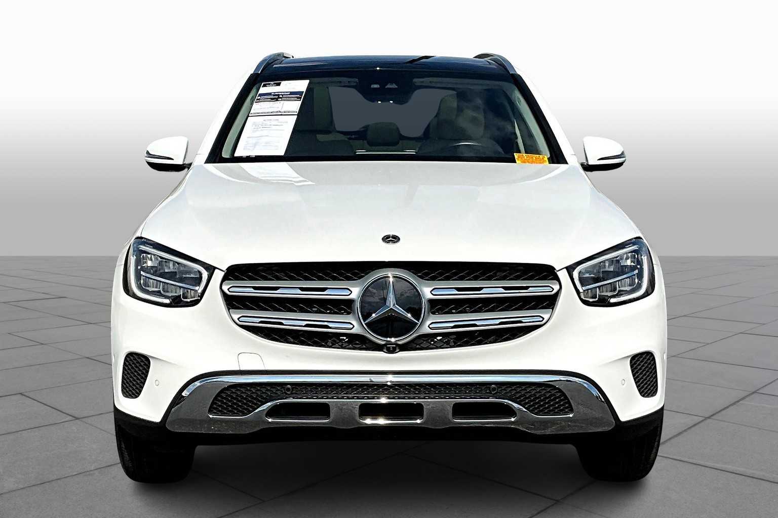 2022 Mercedes Benz GLC 300 photo 3