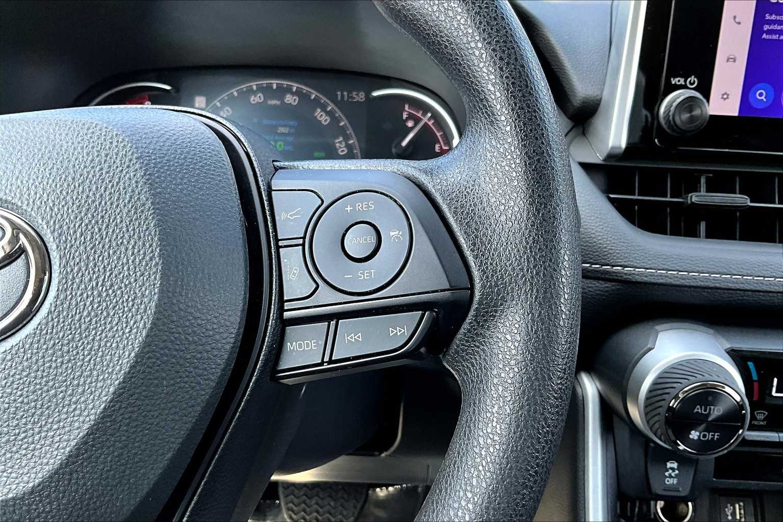 2025 Toyota RAV4 XLE photo 23