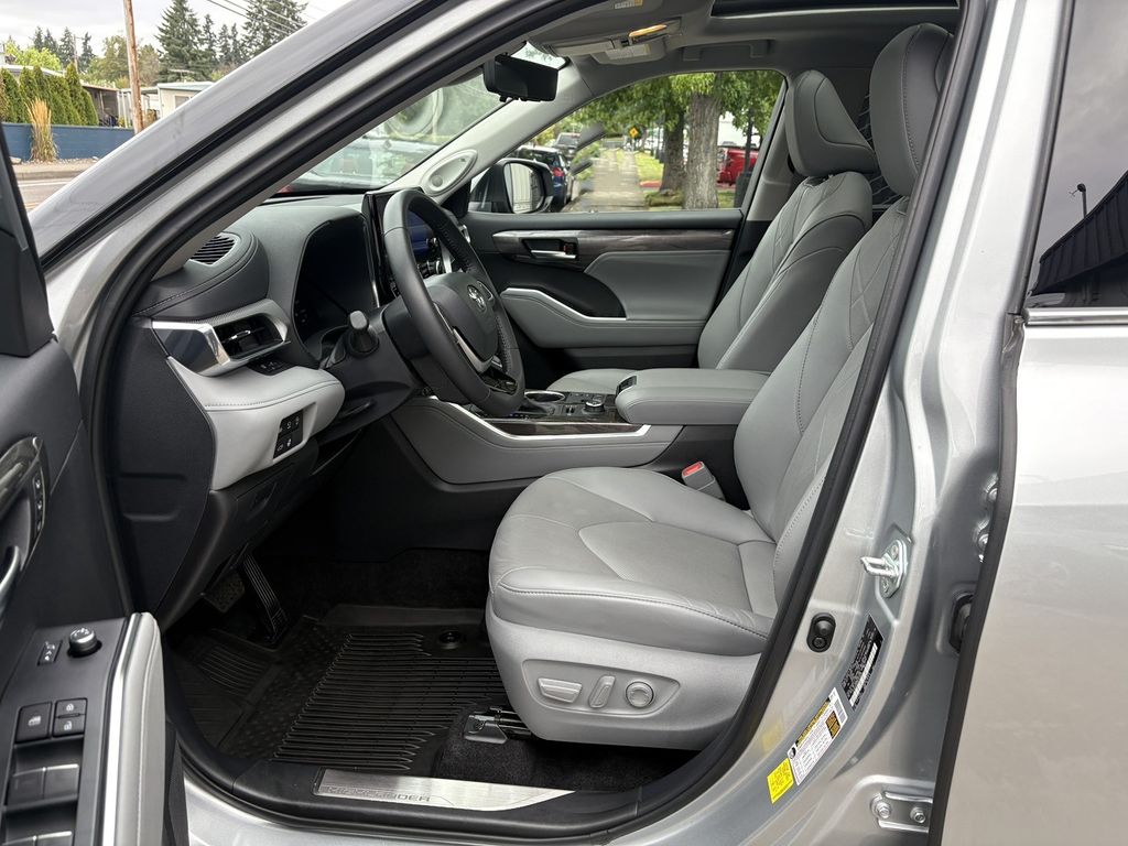 2024 Toyota Highlander Platinum photo 15