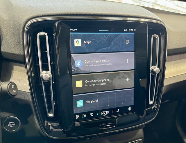 2025 Volvo XC40 photo 14
