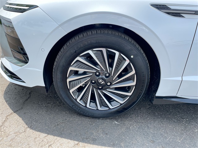 2025 Hyundai Sonata Hybrid Limited photo 32