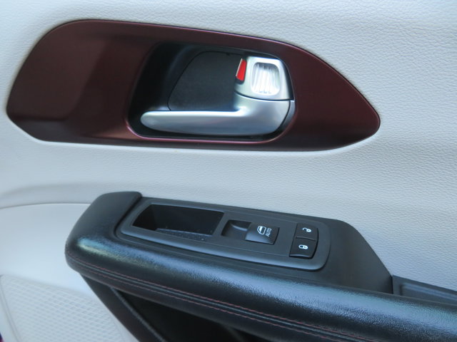 2020 Chrysler Pacifica Limited photo 11