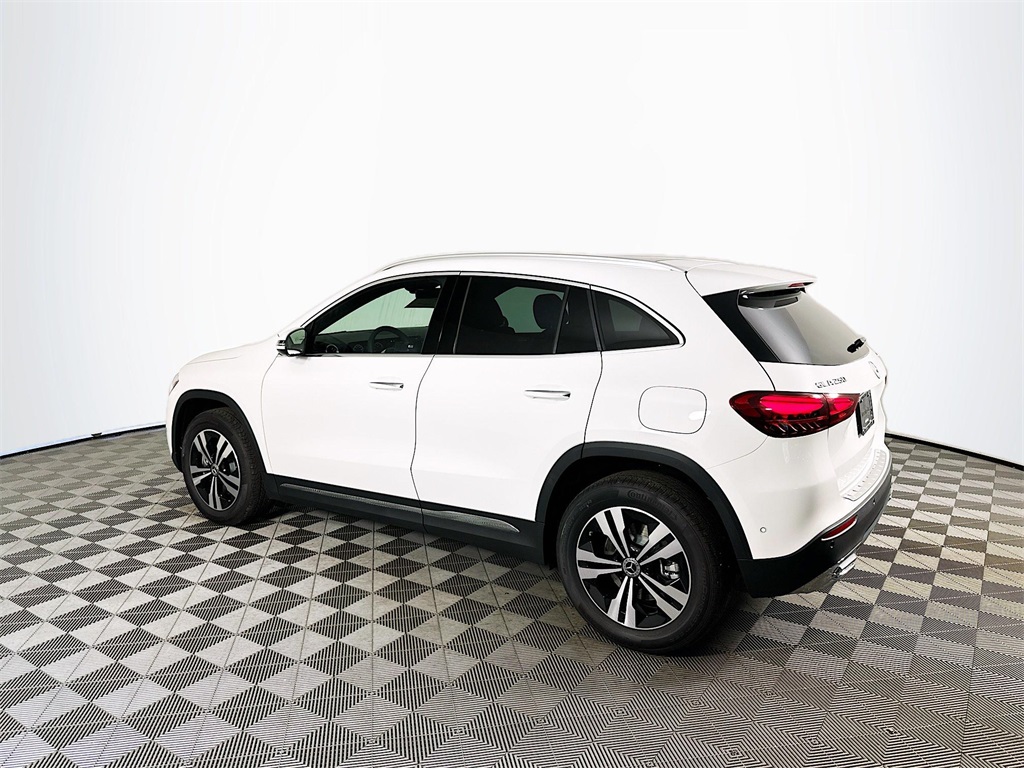 2026 Mercedes Benz GLA 250 4MATIC photo 3
