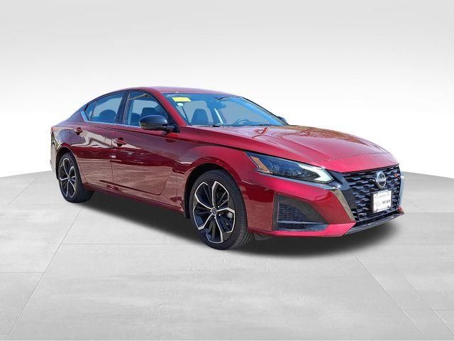2024 Nissan Altima 2.5 SR photo 3