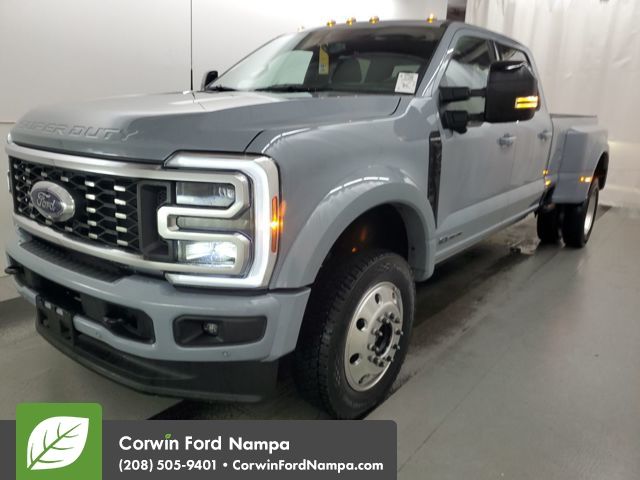 2026 Ford F-450 Super Duty Platinum's photo