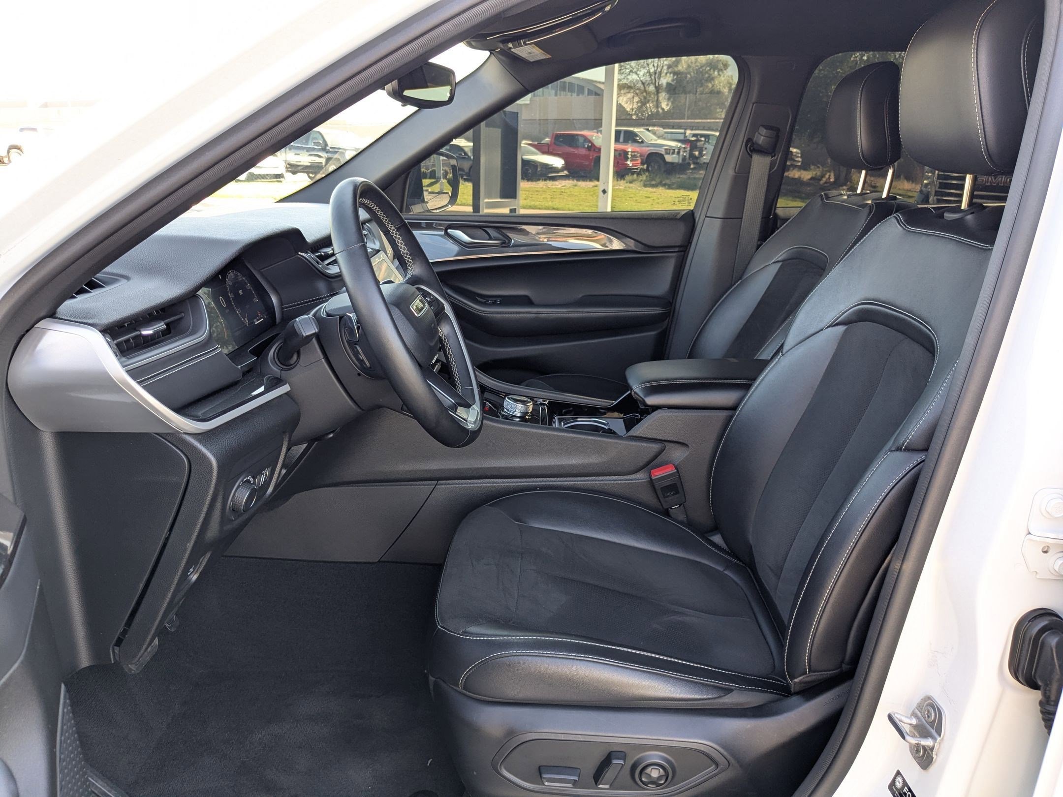2022 Jeep Grand Cherokee Altitude photo 16